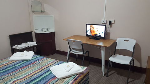 Royal Hotel Tenterfield - Perth Resorts 6