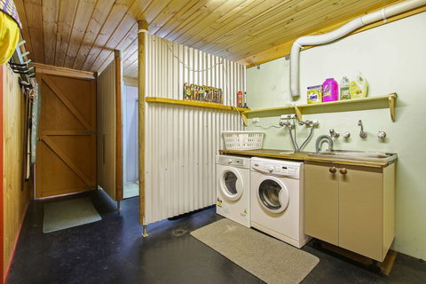 Feathertop Views And Dorm - Accommodation Perth 4