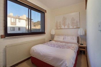 Lawlers 20 - Perth Resorts 5