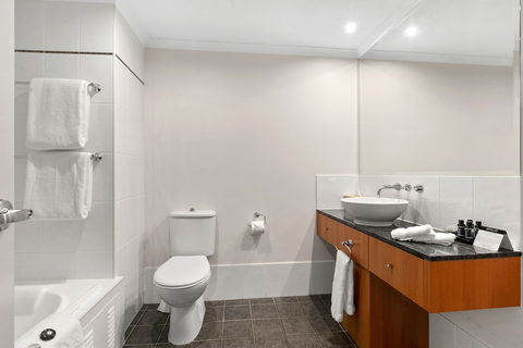 Poolside Apt In Alamanda Beachfront Resort 67 - Accommodation Perth 6