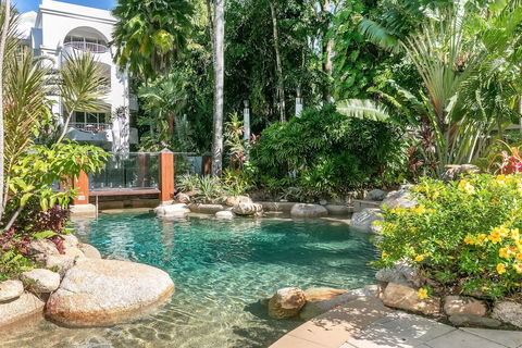 Poolside Apt In Alamanda Beachfront Resort 67 - Accommodation Perth 3