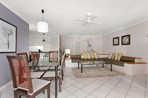 Poolside Apt In Alamanda Beachfront Resort 67 - Accommodation Perth 5