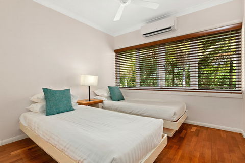 Poolside Apt In Alamanda Beachfront Resort 67 - Accommodation Perth 4