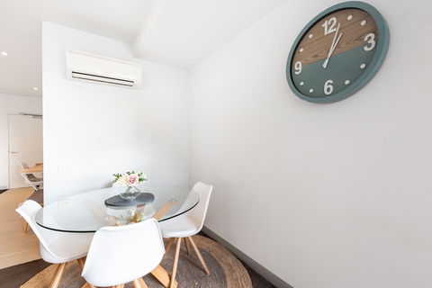 Ella, 1BDR Melbourne Apartment - Accommodation Perth 4