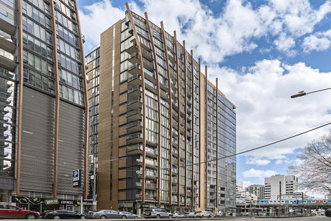 Ella, 1BDR Melbourne Apartment - Accommodation Perth 0