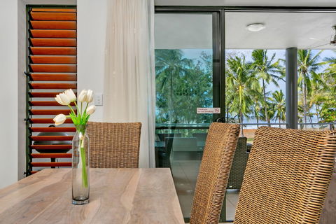 Beachfront Apartment With Ocean View - 4 - Accommodation Perth 3