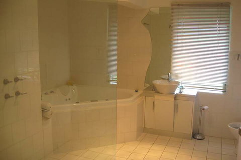 Under The Vines - Accommodation Perth 3