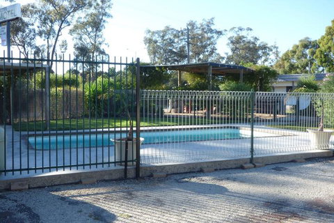 Calder Family Motel - Accommodation Perth 4