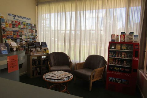 Glenelg Motel - Accommodation Perth 2