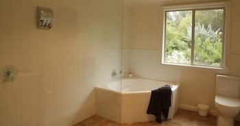 Wombat Hills Cottages - Accommodation Perth 6