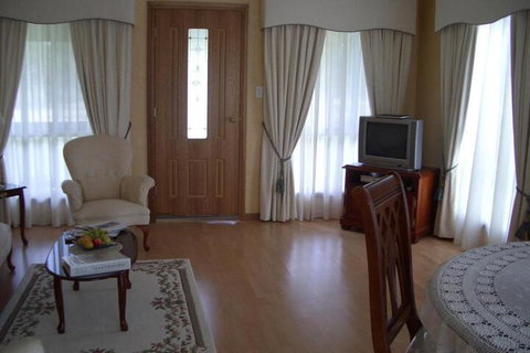 Carolynnes Cottages - Accommodation Perth 3