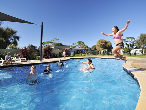 NRMA Eastern Beach Holiday Park - Accommodation Perth 1