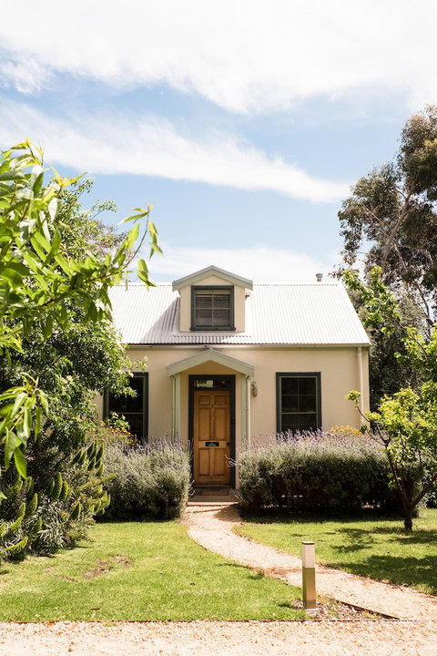 Clonmara Country House & Cottages - Accommodation Perth 3