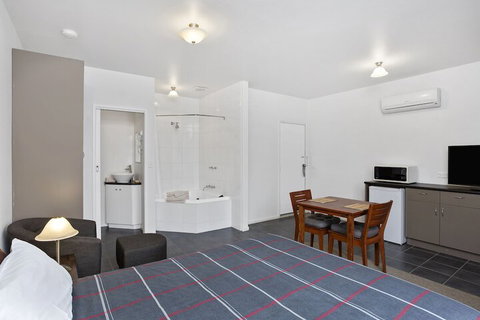 A1 Motels Port Fairy Motel And Apartments - Accommodation Perth 7