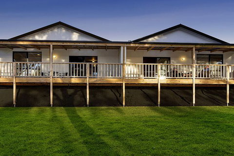 A1 Motels Port Fairy Motel And Apartments - Accommodation Perth 2