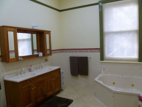 Donalea Bed & Breakfast - Accommodation Perth 5