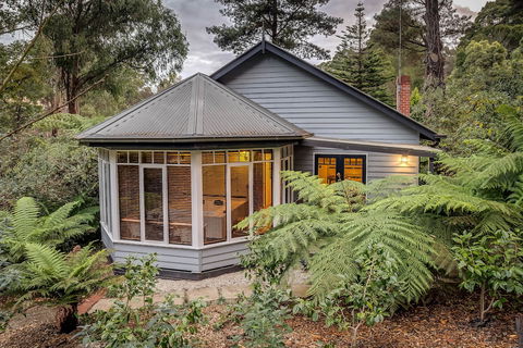 Gatehouse Cottage At Merrow Cottages - Mt Dandenong - Perth Resorts 2