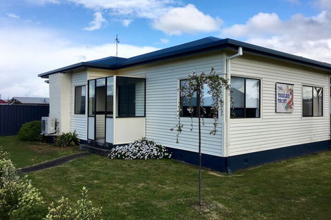 The Tickled Trout - Accommodation Perth 5
