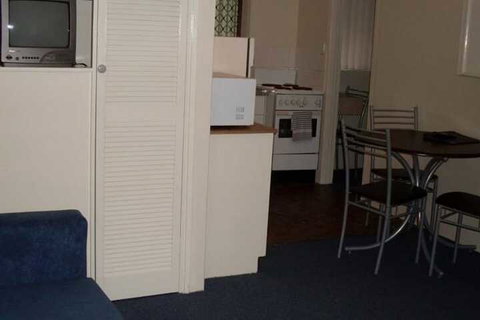 El Lago Waters Tourist Park - Accommodation Perth 4
