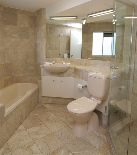 Surfers Mayfair - Accommodation Perth 6