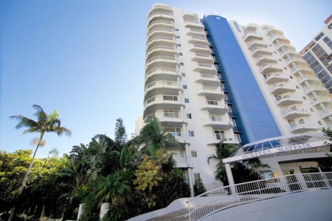 Surfers Mayfair - Accommodation Perth 0