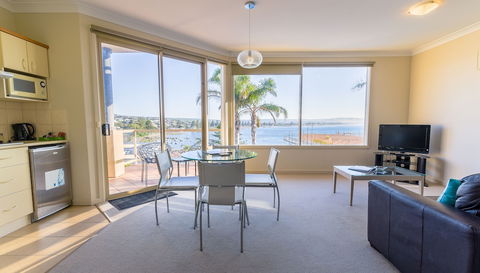 The Bluff Resort Apartments - Accommodation Perth 6