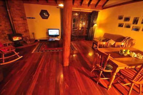 Clover Cottage Country Retreat - Perth Resorts 6