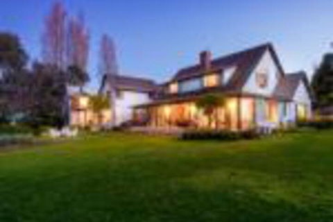 Sienna Estate Lodge & Winery - Accommodation Perth 0