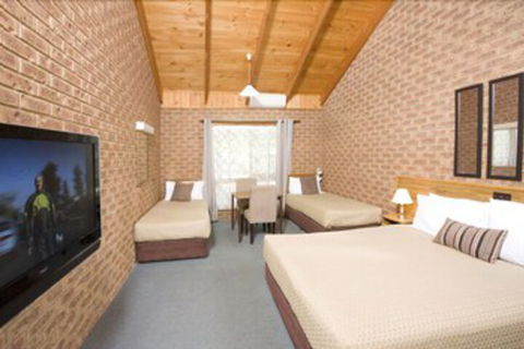 Beechworth Carriage Motor Inn - Perth Resorts 5
