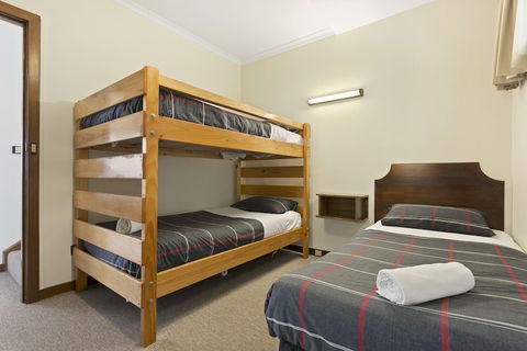 Village Family Motor Inn - Accommodation Perth 6