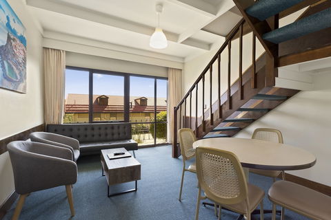 Village Family Motor Inn - Accommodation Perth 3