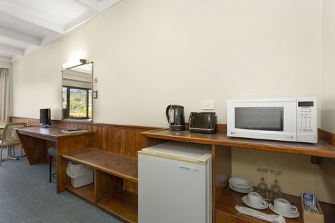 Village Family Motor Inn - Accommodation Perth 5