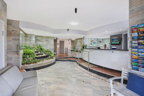 Beachside Resort - Kawana Waters - Accommodation Perth 4