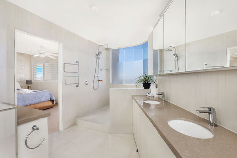 Beachside Resort - Kawana Waters - Accommodation Perth 6