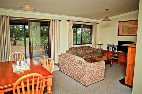 Twin Trees Country Cottages - Accommodation Perth 6