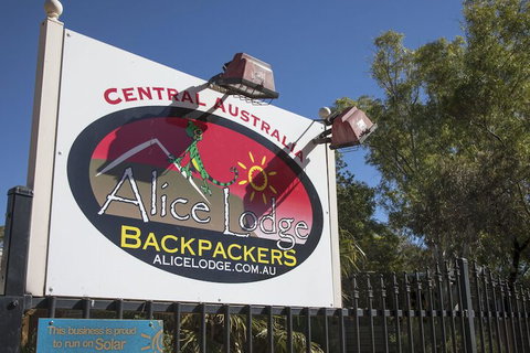 Alice Lodge Backpackers - Accommodation Perth 2