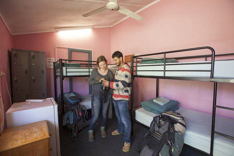 Alice Lodge Backpackers - Accommodation Perth 7