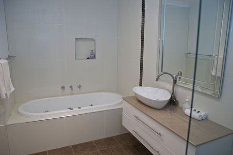 Yarra Glen Racecourse Apartments - Accommodation Perth 4