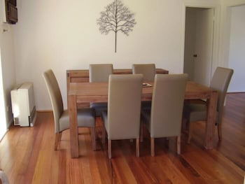 Yarra Glen Racecourse Apartments - Accommodation Perth 3