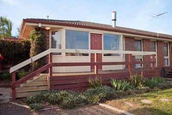 Yarra Glen Racecourse Apartments - Accommodation Perth 0