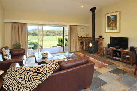 Langbrook Estate Cottages - Accommodation Perth 4