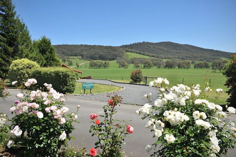 Langbrook Estate Cottages - Accommodation Perth 1