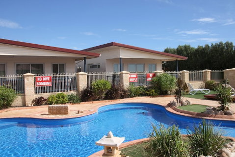Seaspray Beach Holiday Park - Accommodation Perth 2