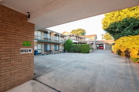 Jacaranda Place Motor Inn - Accommodation Perth 1