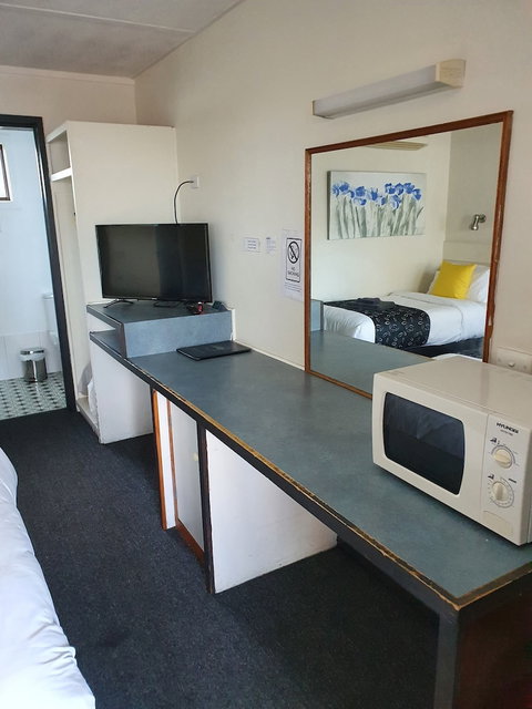 Budget On The Lake - Accommodation Perth 0