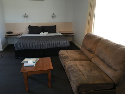 Budget On The Lake - Accommodation Perth 2