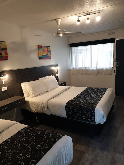 Budget On The Lake - Accommodation Perth 4