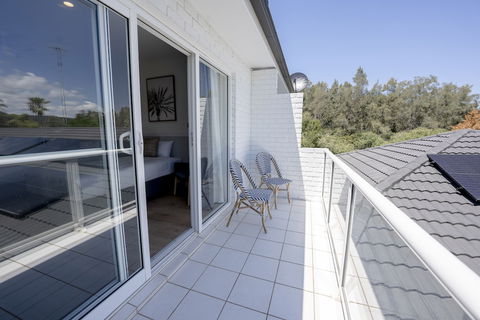 The Quarters Forresters Beach - Perth Resorts 3