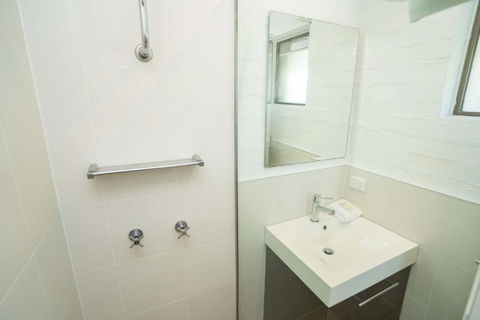Myuna Holiday Apartments - Perth Resorts 5