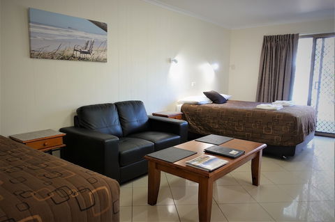 Pacific Palms Motor Inn - Accommodation Perth 2